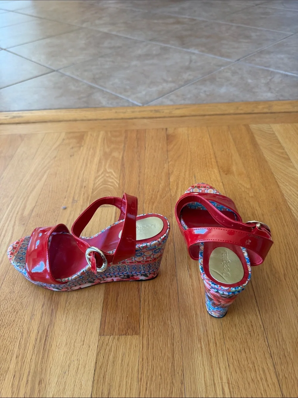 Red women’s Wedge Sandals with Patterned Cork - (Brand Unspecified)